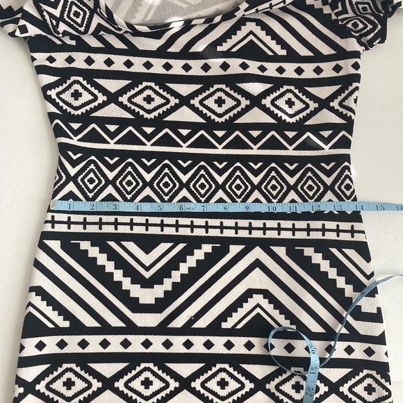 Shasa Geometric Print Open Waist Bodycon Dress Size Large (Juniors) - Picture 8 of 11